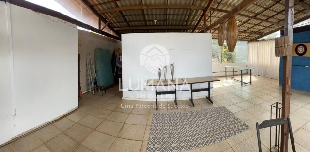 CASA COM TERRAÇO 