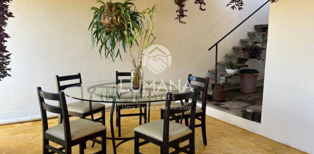 CASA COM TERRAÇO 