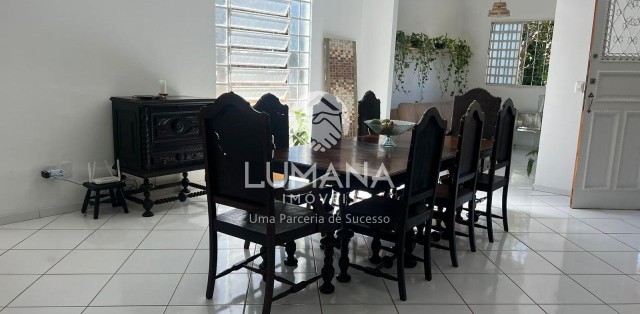 CASA COM TERRAÇO 