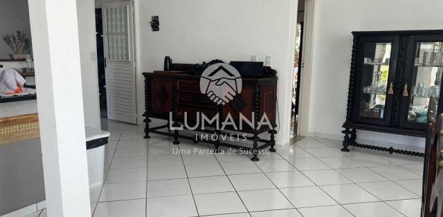 CASA COM TERRAÇO 