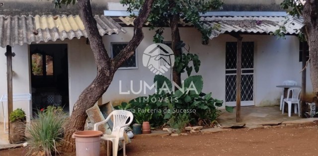 CASA COM TERRAÇO 