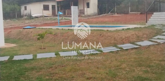 CASA EM CONDOMÍNO