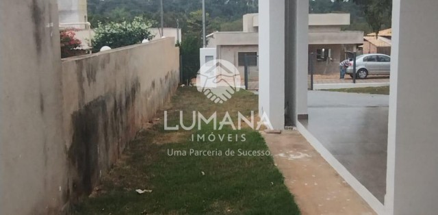 CASA EM CONDOMÍNO