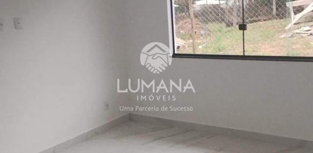 CASA EM CONDOMÍNO
