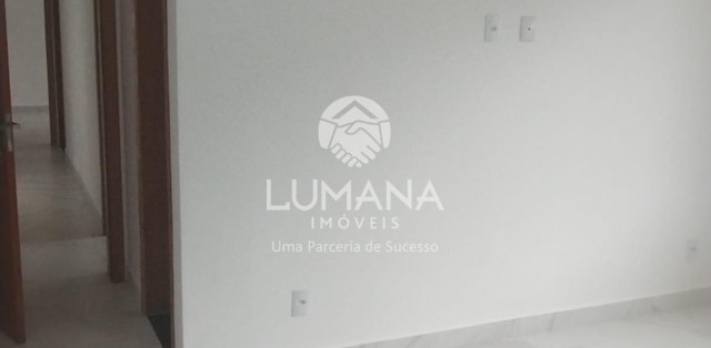 CASA EM CONDOMÍNO