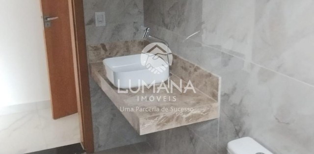 CASA EM CONDOMÍNO