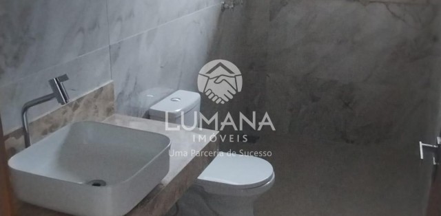 CASA EM CONDOMÍNO