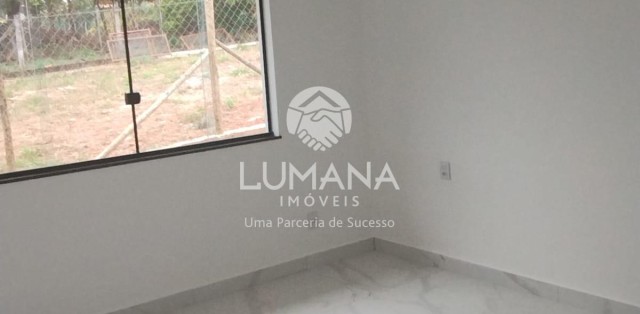 CASA EM CONDOMÍNO