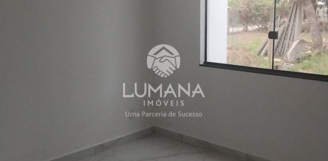 CASA EM CONDOMÍNO