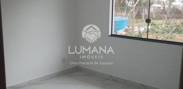CASA EM CONDOMÍNO