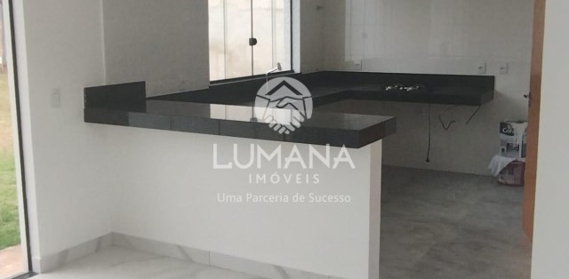 CASA EM CONDOMÍNO