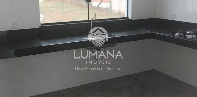 CASA EM CONDOMÍNO