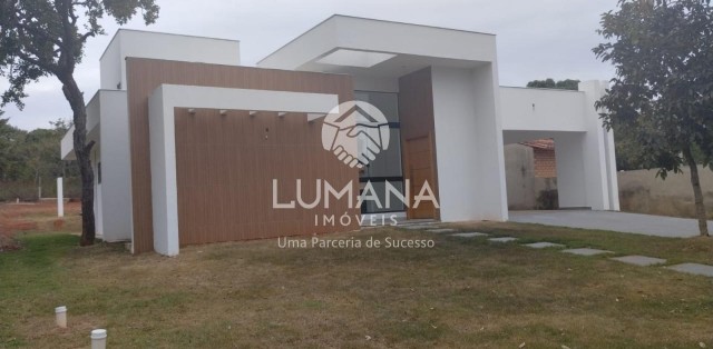 CASA EM CONDOMÍNO