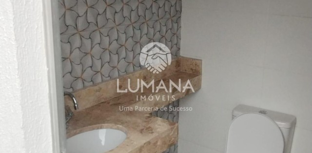 CASA EM CONDOMÍNO