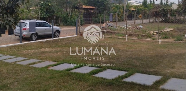 CASA EM CONDOMÍNO