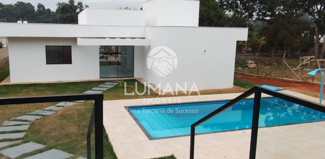 CASA EM CONDOMÍNO