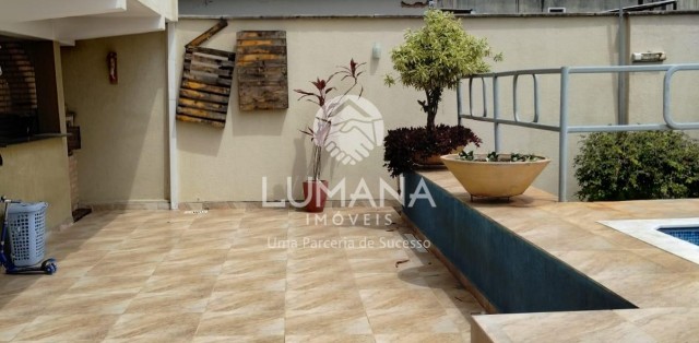 CASA COM PISCINA 