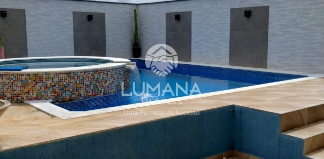 CASA COM PISCINA 