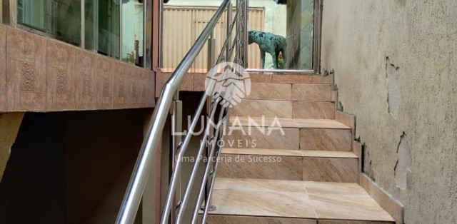 CASA COM PISCINA 