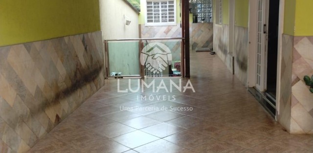 CASA COM PISCINA 