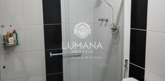 CASA COM PISCINA 