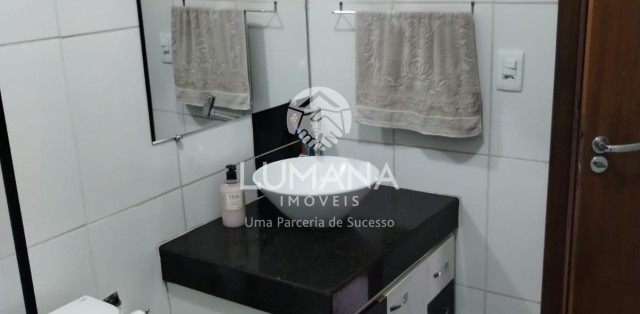 CASA COM PISCINA 
