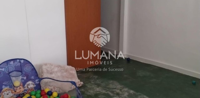 CASA COM PISCINA 