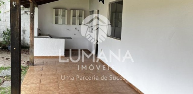 CASA COM QUINTAL 