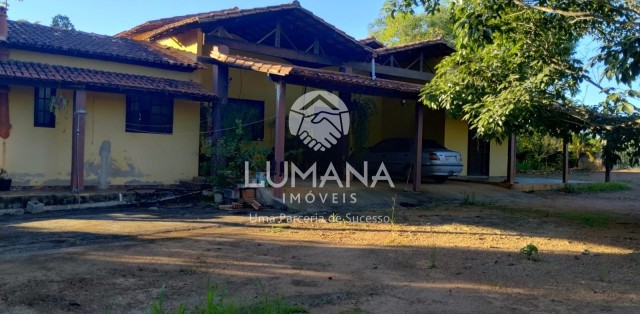 CASA TIPO CHÁCARA 