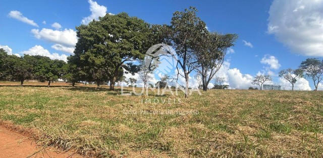 Lote em condomínio