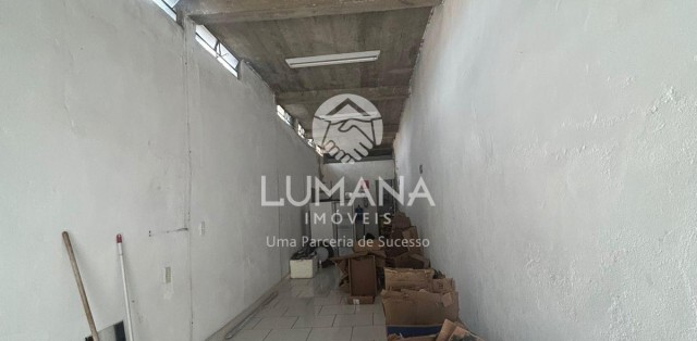 Casa + 2 lojas