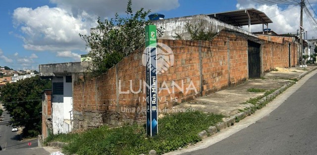 Casa + 2 lojas