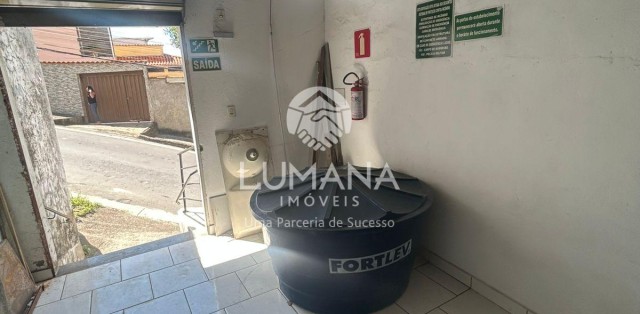 Casa + 2 lojas