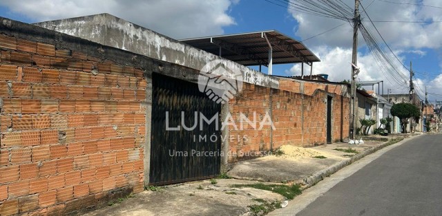 Casa + 2 lojas
