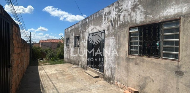 Casa + 2 lojas