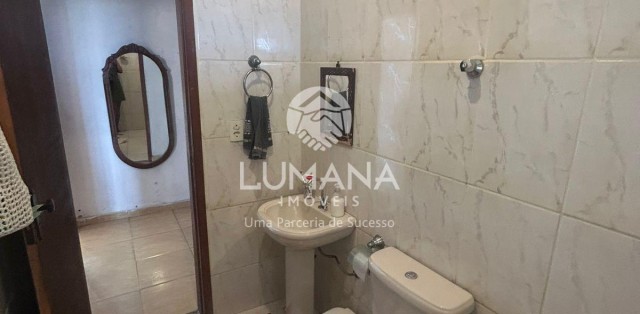 Casa + 2 lojas