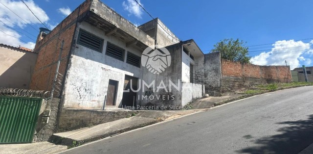 Casa + 2 lojas