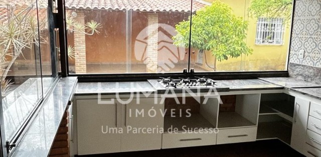 CASA COM QUINTAL 