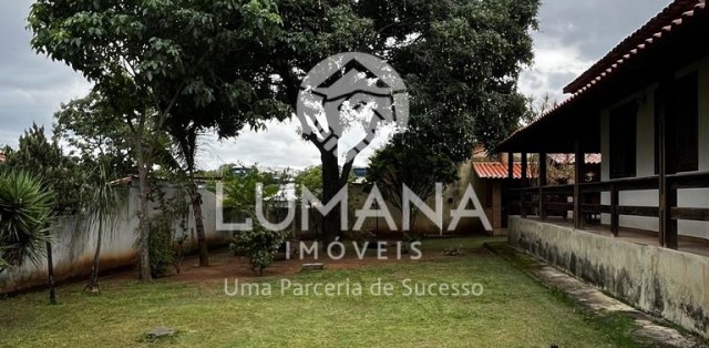 CASA COM QUINTAL 