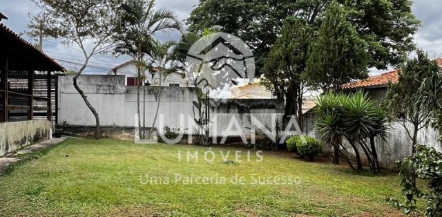 CASA COM QUINTAL 