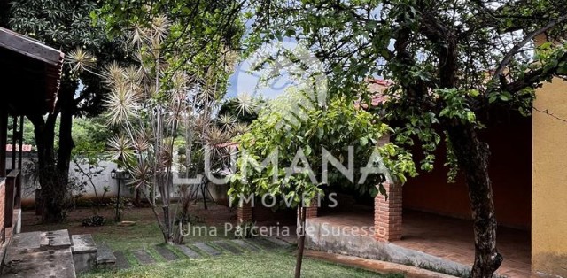 CASA COM QUINTAL 
