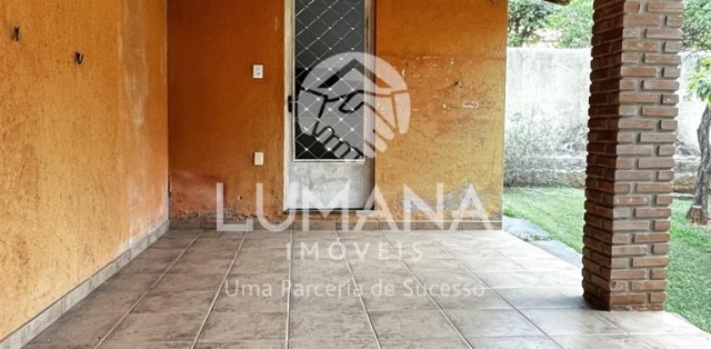 CASA COM QUINTAL 