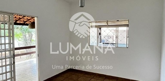 CASA COM QUINTAL 