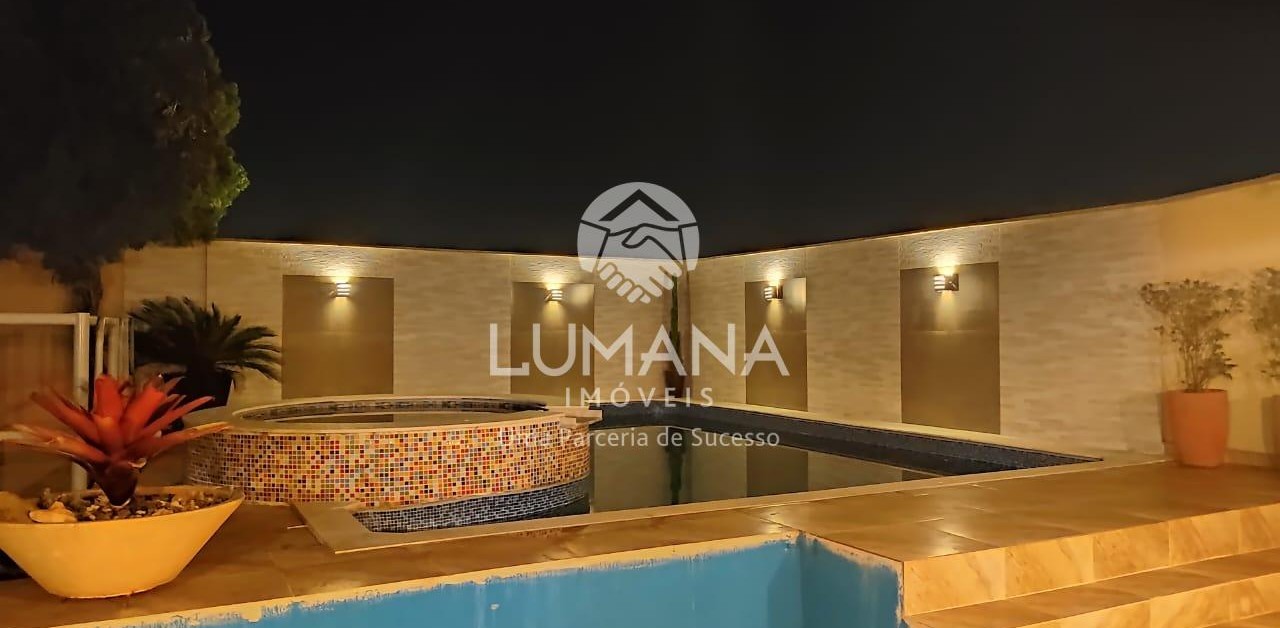 CASA COM PISCINA 