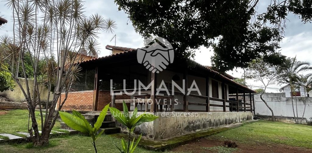 CASA COM QUINTAL 